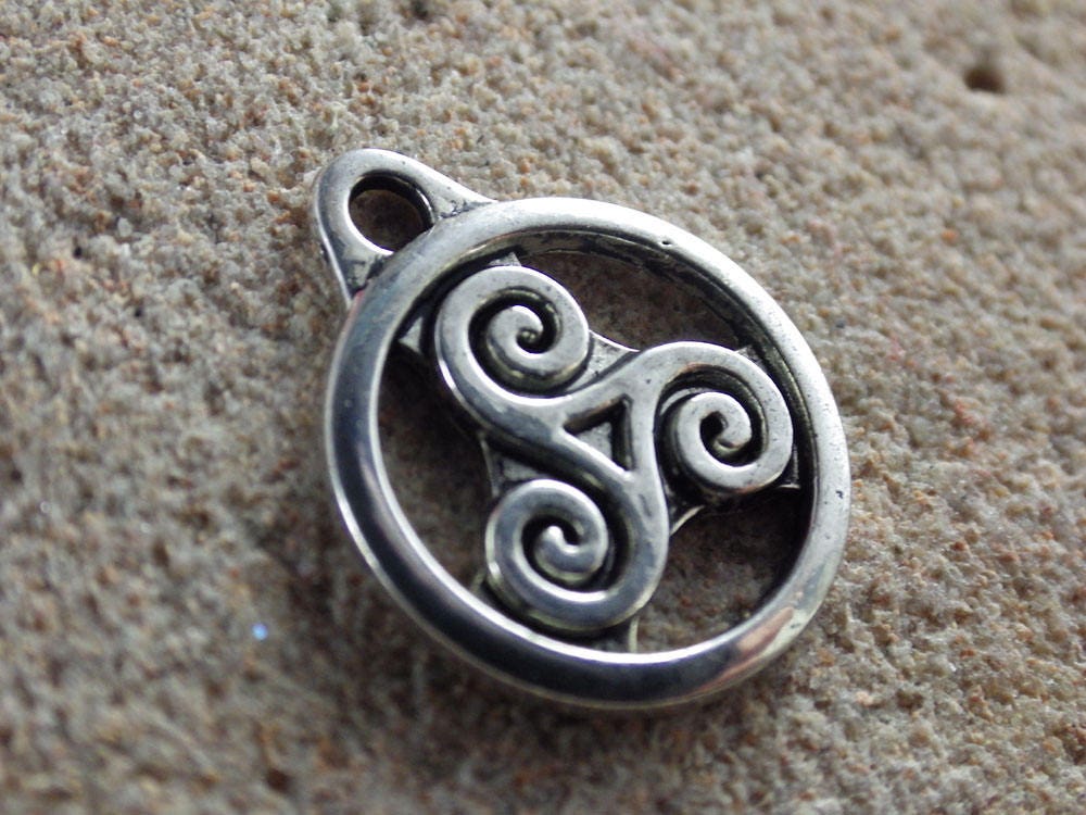 16 x Mixed Triquetra Triskele Trinity Knot, Celtic Cross, Spiral Of Life, Celtic Goddess, Mixed Silver Celtic Charms, BULK Celtic Pendants