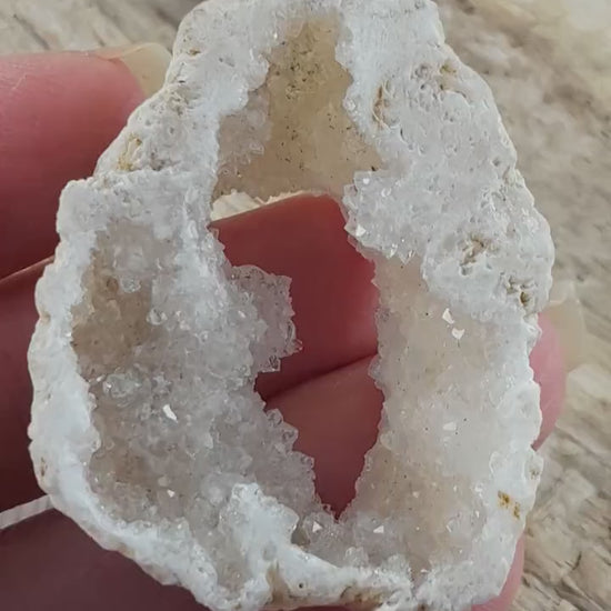 White Druzy Quartz Geode Crystal Slice Pendant, Semi Precious Gemstone, 43x33mm Loose Stone, Focal Bead, Jewelry Making Supplies, UK T5