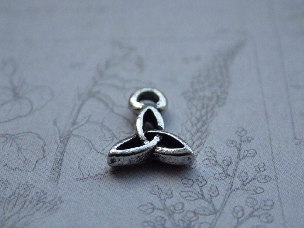 8 x Mixed Pagan Bracelet Charms, Wiccan Silver Pendants, Pentacle Goddess Chalice Athame Tree Book Of Shadows, Jewelry Making Supplies UK