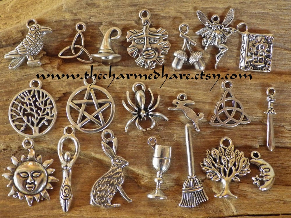 20 x Mixed Pagan Charms Pendants, Silver Wicca Wiccan Gothic Charms Set, Pentagram Goddess Hare Raven Celtic Knot Tree, UK #F