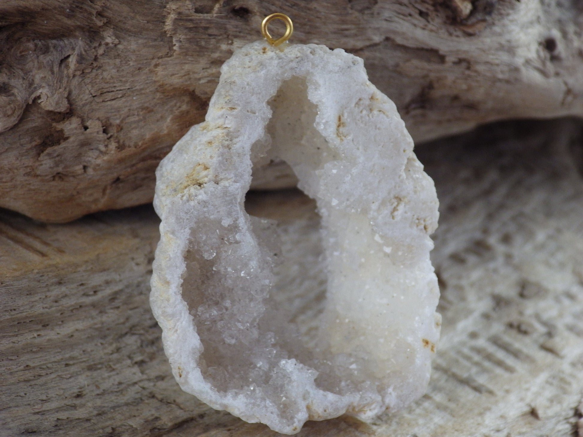 White Druzy Quartz Geode Crystal Slice Pendant, Semi Precious Gemstone, 43x33mm Loose Stone, Focal Bead, Jewelry Making Supplies, UK T5
