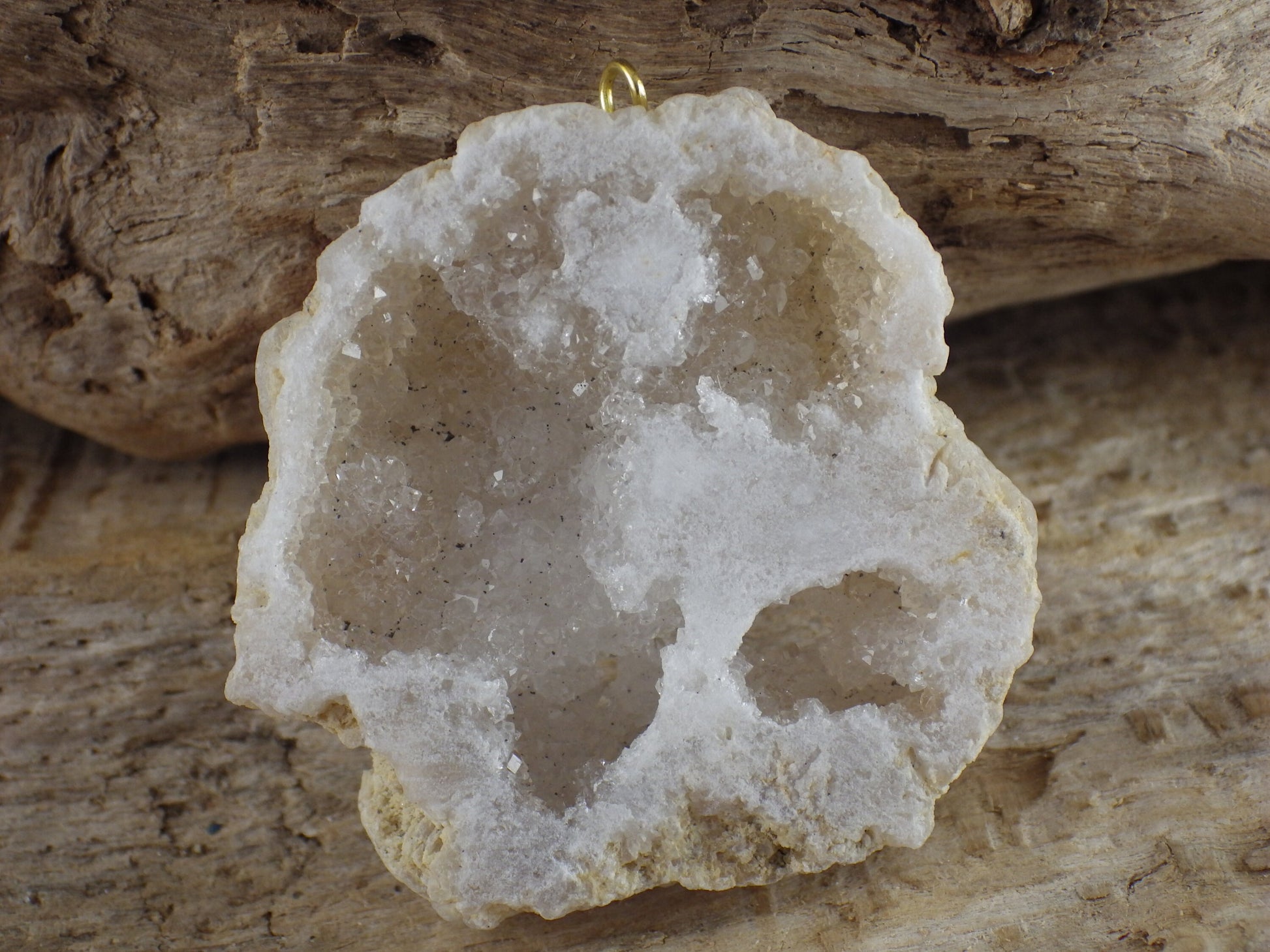 White Druzy Quartz Geode Crystal Pendant, Semi Precious Gemstone, 48x30mm T7
