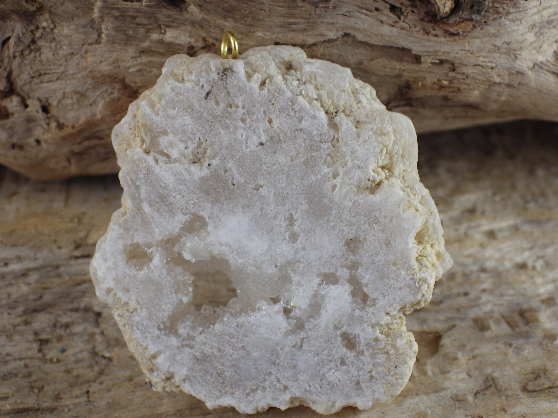 White Druzy Quartz Geode Crystal Pendant, Semi Precious Gemstone, 48x30mm T7