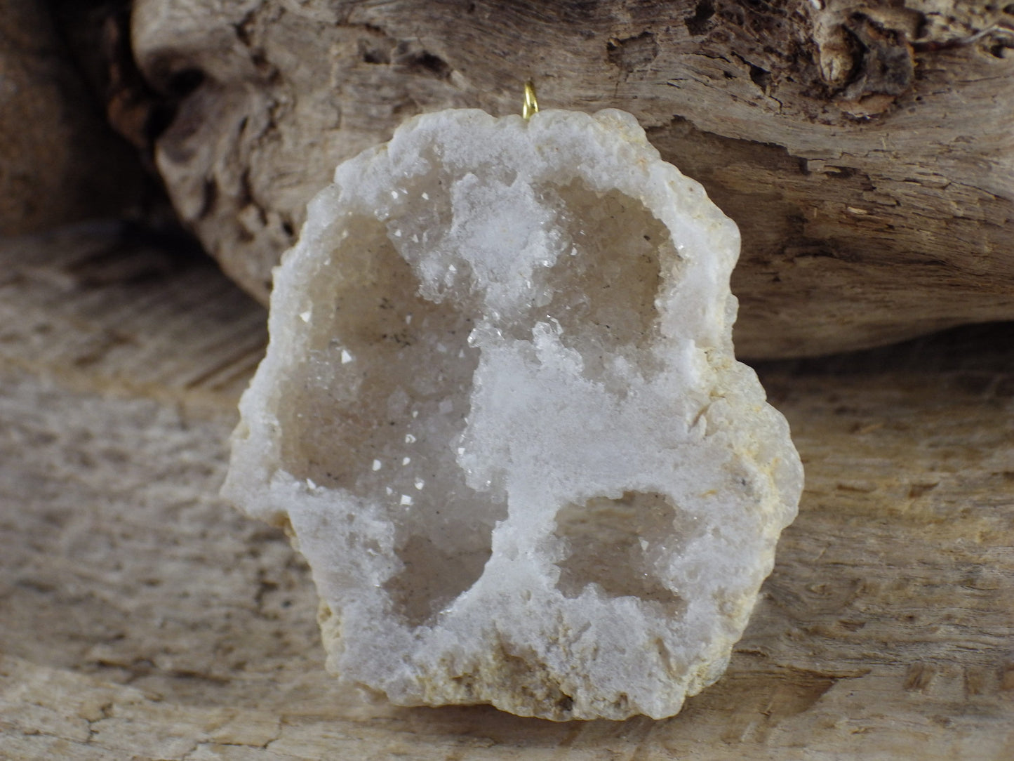 White Druzy Quartz Geode Crystal Pendant, Semi Precious Gemstone, 48x30mm T7