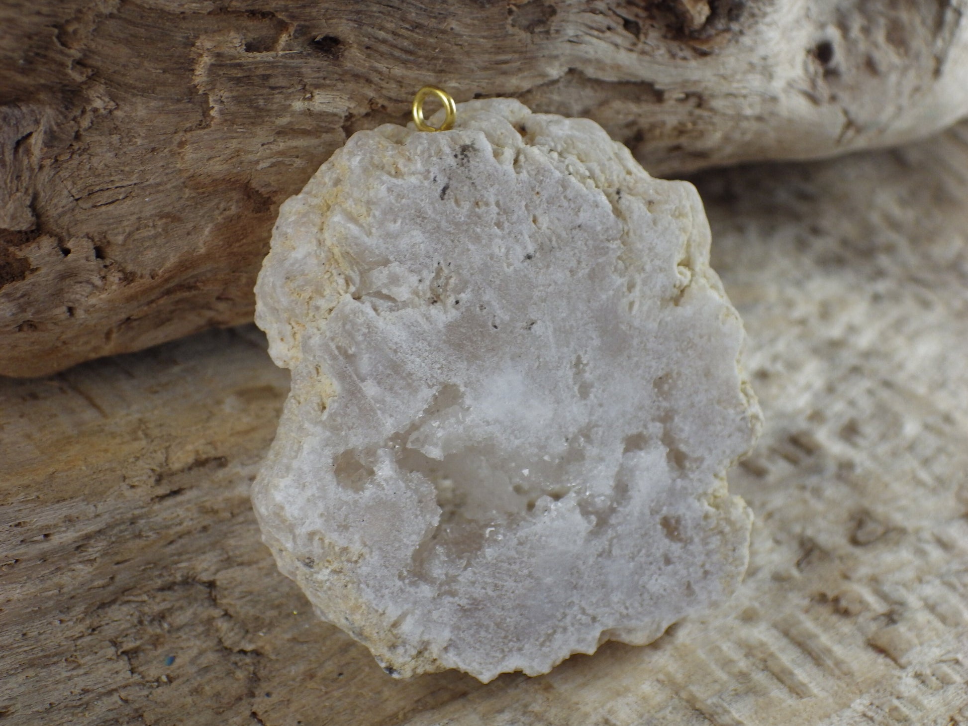 White Druzy Quartz Geode Crystal Pendant, Semi Precious Gemstone, 48x30mm T7
